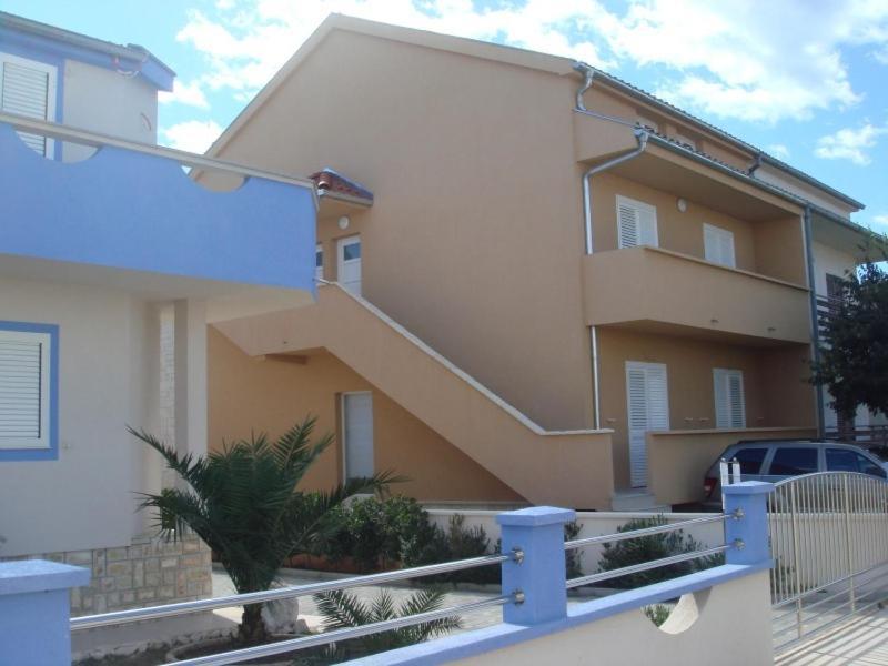 Apartments Domuzin Biograd Na Moru Esterno foto
