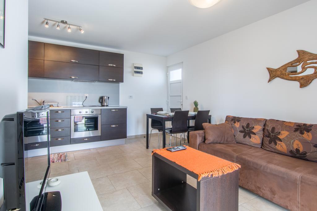 Apartments Domuzin Biograd Na Moru Esterno foto