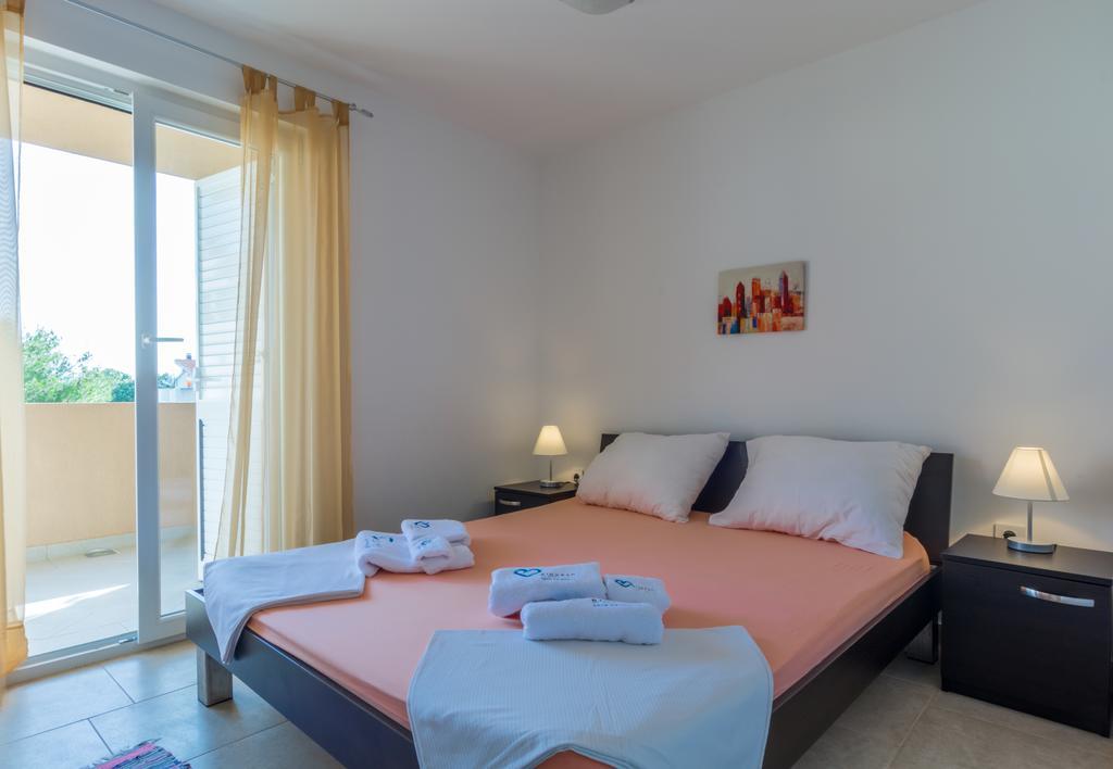 Apartments Domuzin Biograd Na Moru Esterno foto