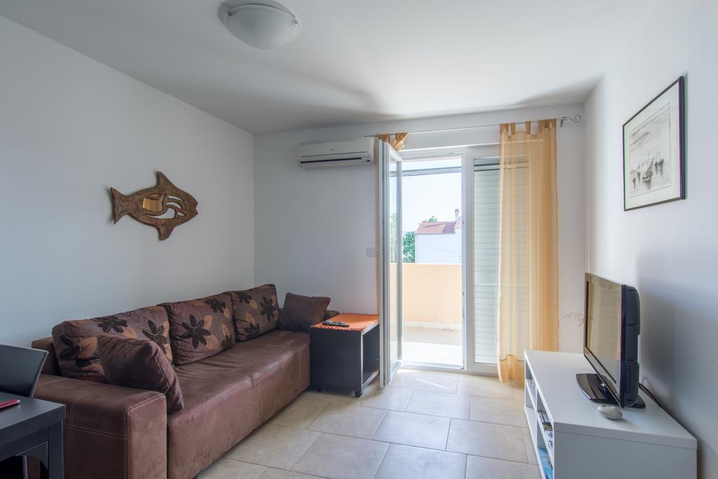 Apartments Domuzin Biograd Na Moru Esterno foto