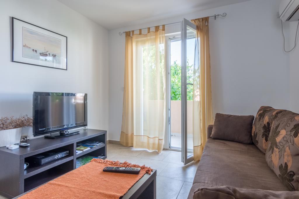 Apartments Domuzin Biograd Na Moru Esterno foto