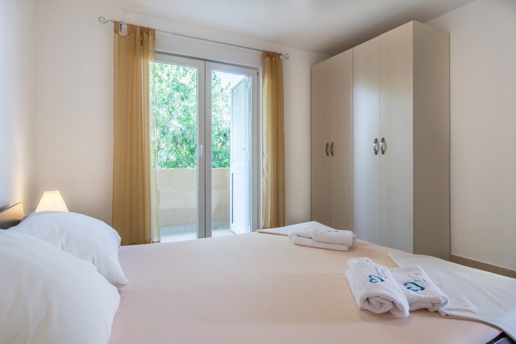 Apartments Domuzin Biograd Na Moru Esterno foto