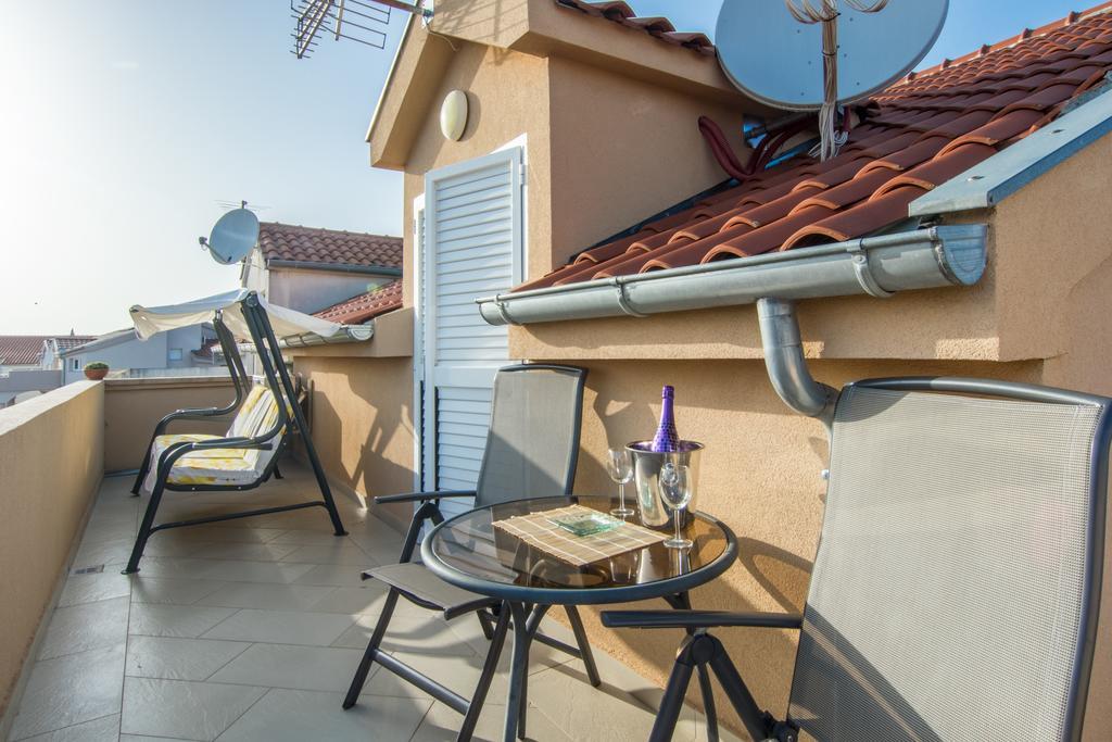 Apartments Domuzin Biograd Na Moru Esterno foto