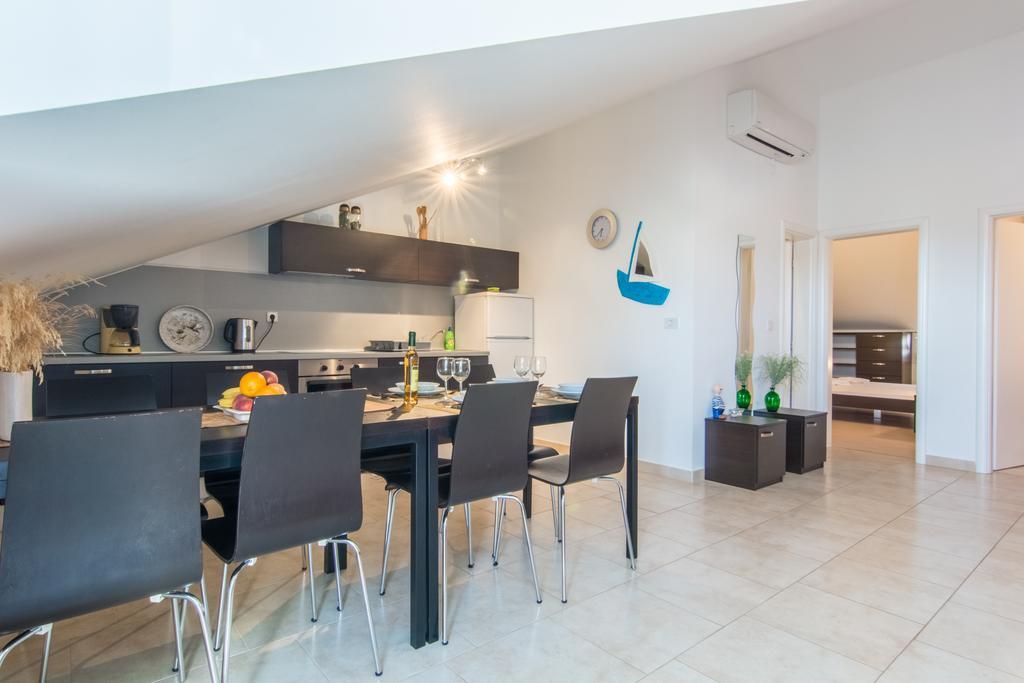 Apartments Domuzin Biograd Na Moru Esterno foto