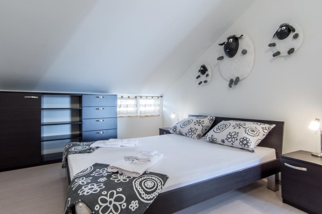 Apartments Domuzin Biograd Na Moru Esterno foto