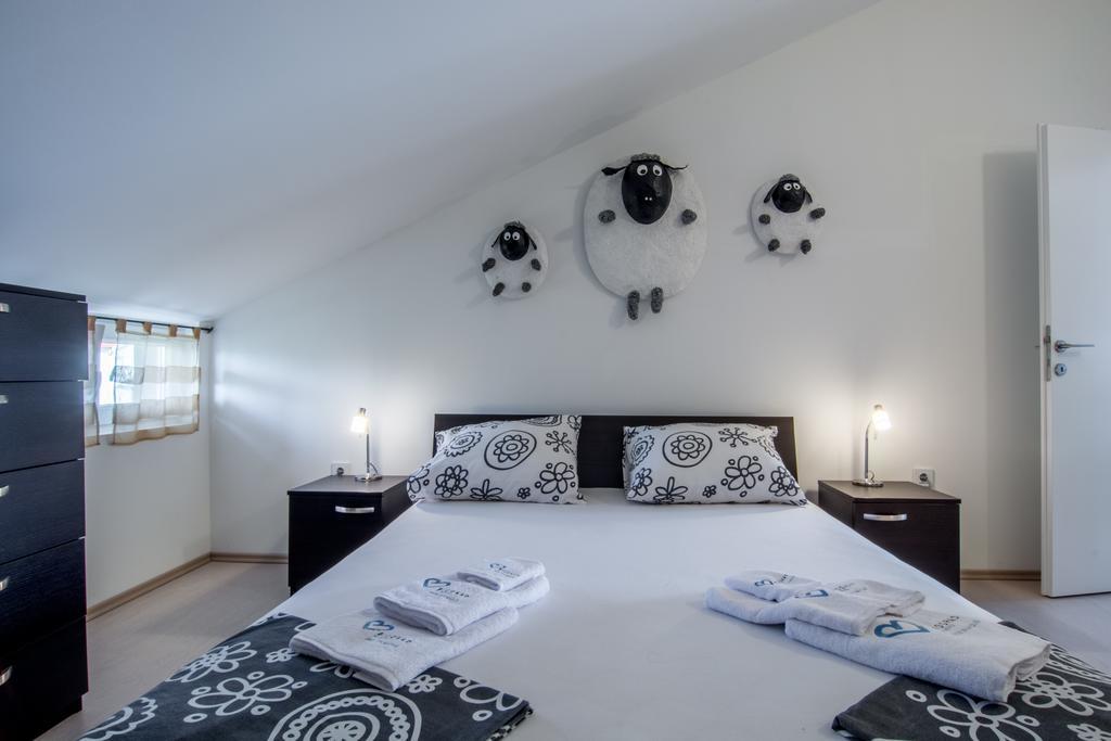 Apartments Domuzin Biograd Na Moru Esterno foto